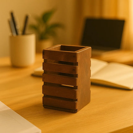 Decorme SquareWood – Polished Pen Holder